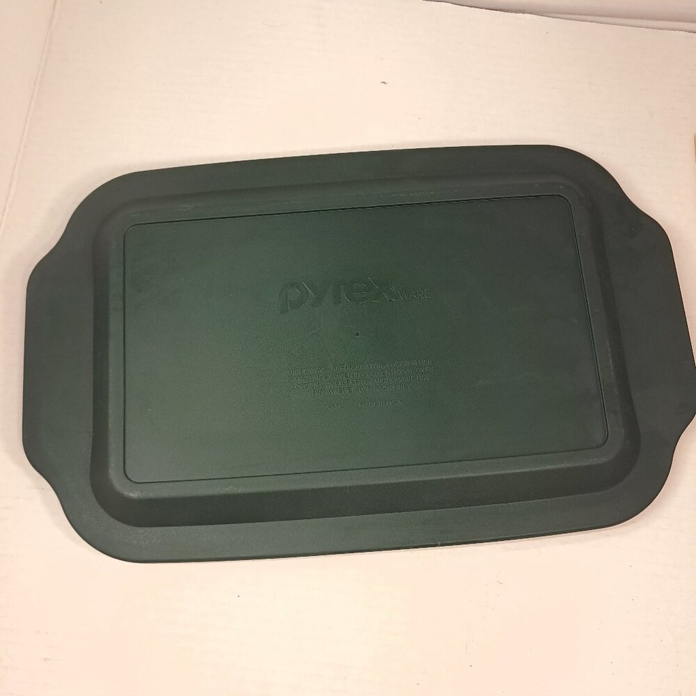 Pyrex 233-PC Plastic Baking Dish Lid Cover pyrexware dark hunter green 233 PC‎